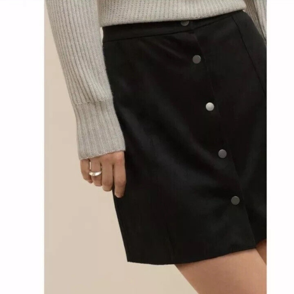 Wilfred Free Aritzia Womens Black Faux Suede Snap Button Front Mini Skirt Size 0